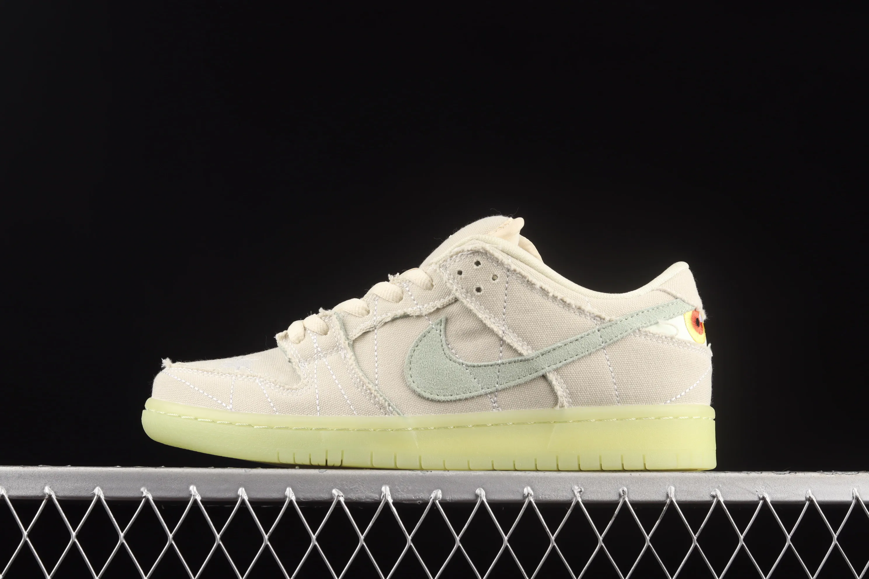 All categories Nk SB Dunk Series Nk SB Dunk Low low-top sneakers F version Nk SB Dunk Low "Mummy" "Mummy" luminous SB smashing backboard fashion casual sneakers DM0774-111